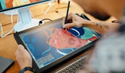 Wacom Cintiq Pro 17 tablette graphique avec stylet et socle